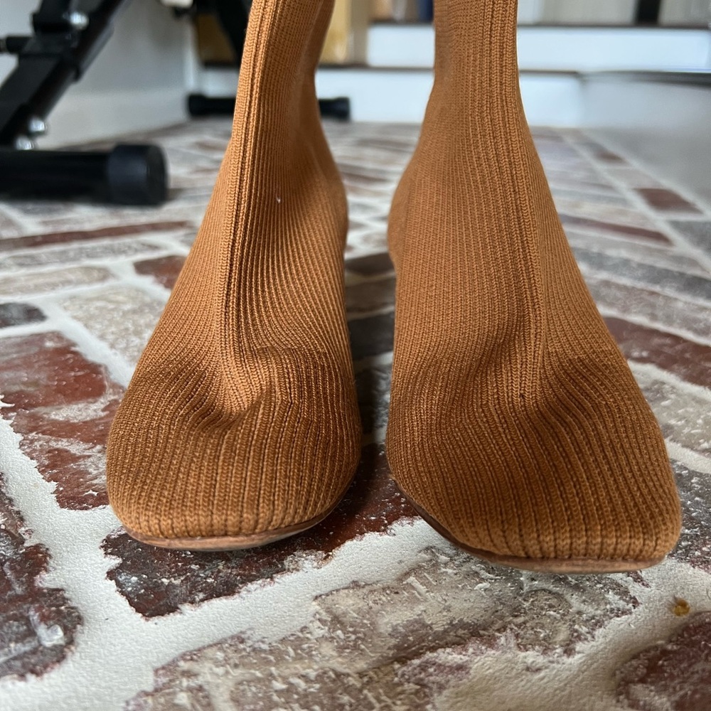 Everlane Glove Boot. Sz 7.